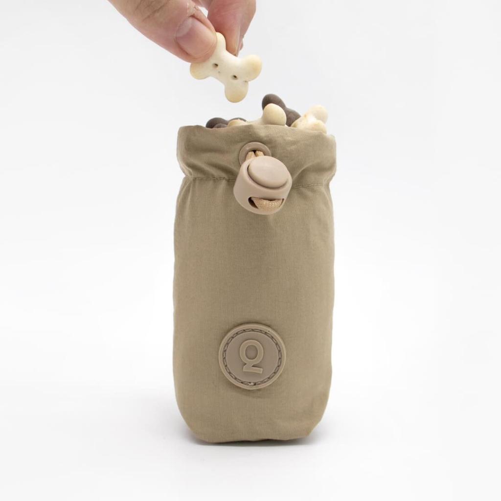 Accessoire ou friandise pour chien – design pratique et adapté au quotidien.