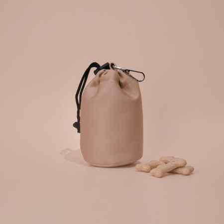 Accessoire ou friandise pour chien – design pratique et adapté au quotidien.